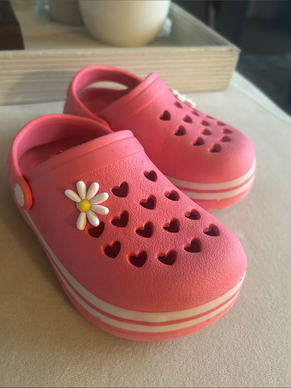 Kids Pink Heart-Detail Clogs with Daisy Charm